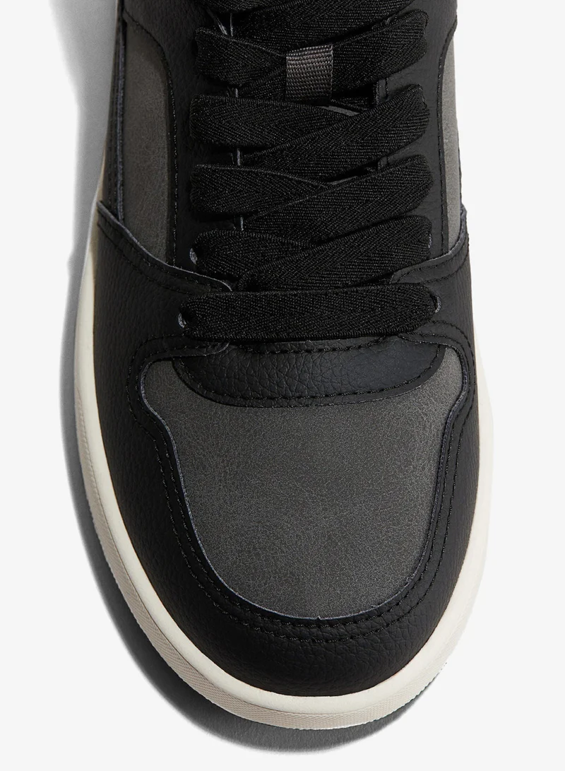 اتش اند ام حذاء رياضي ببطانة دافئة